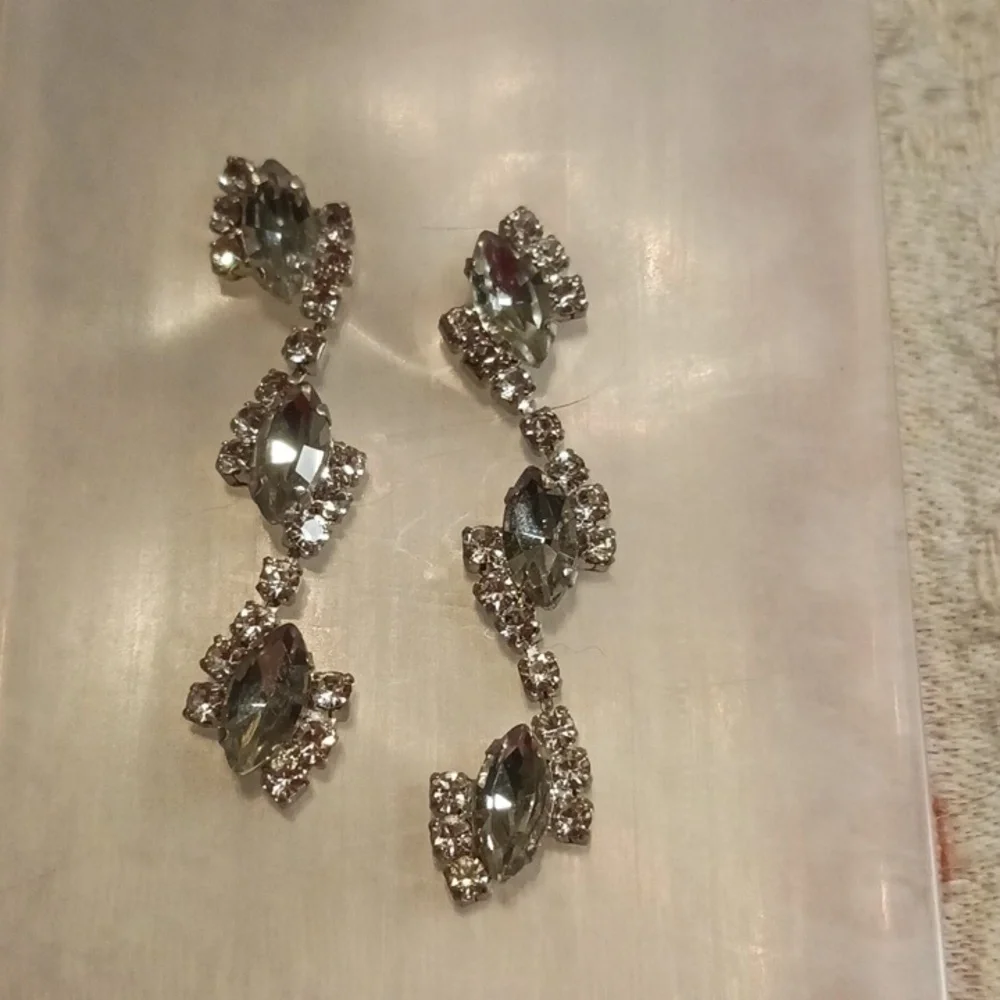 Pretty Crystal Drop Earrings w/ Marquis Shaped Crystals - PROM WEDDING HOCO